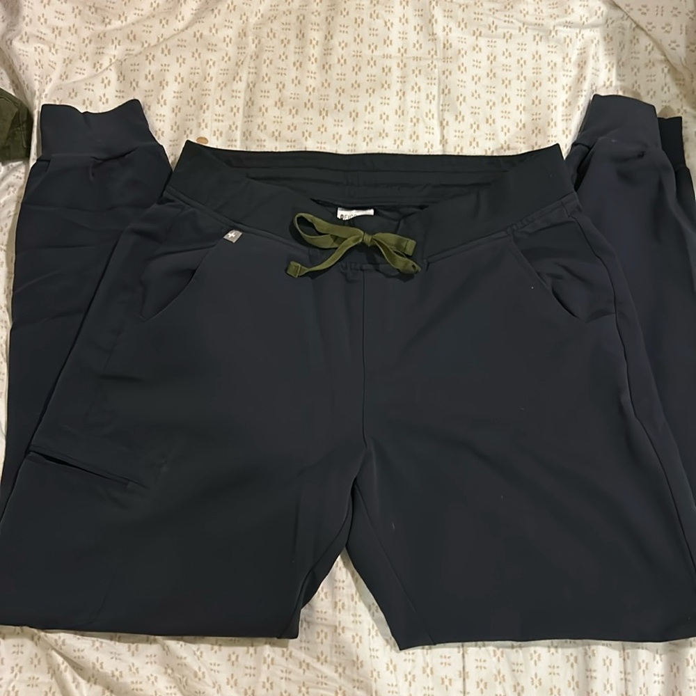 Figs Zamora Joggers- Navy/Olive tie